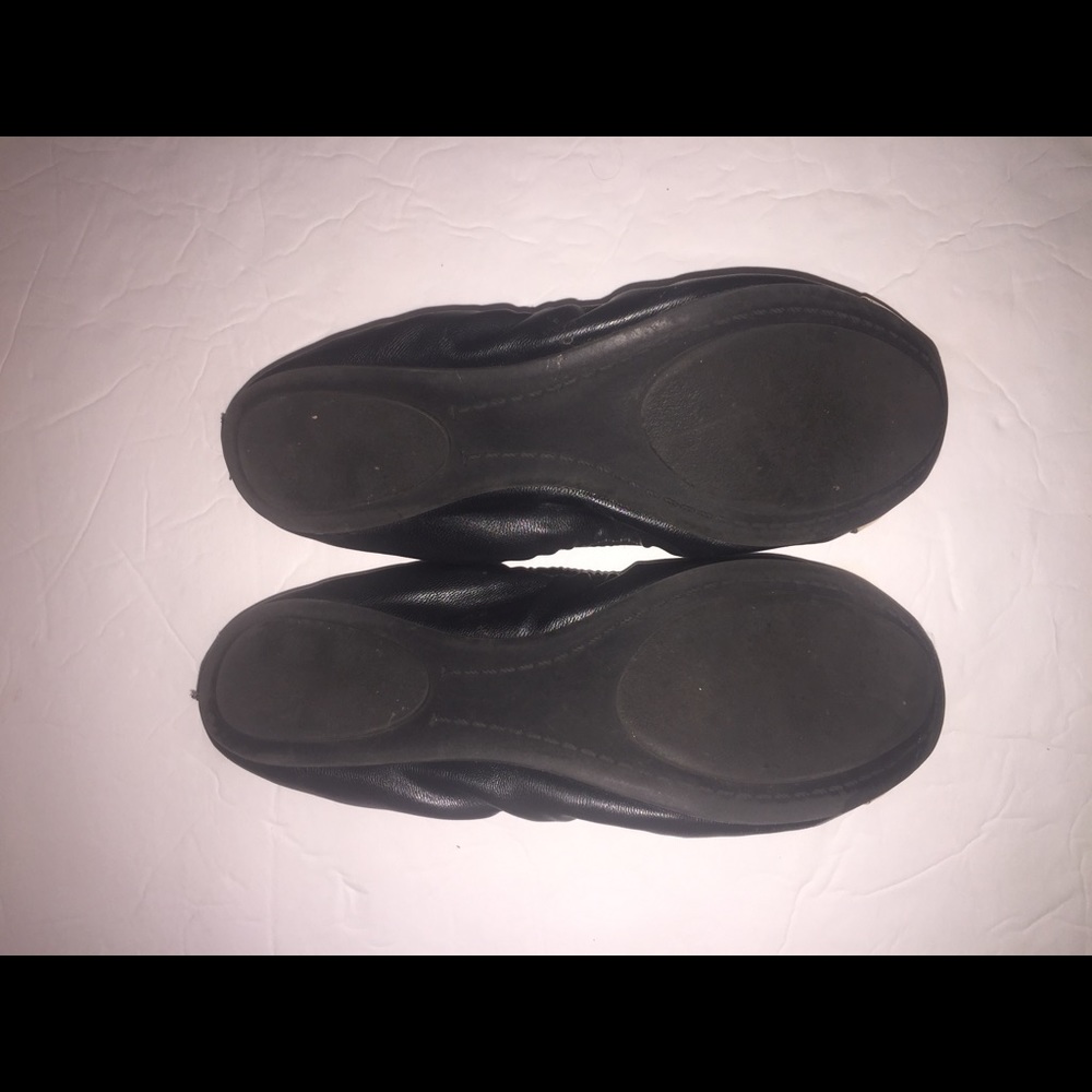 Women’s Vera Wang Black with Gold Cap Toe Ballet Flats Size 6.5 - Picture 8 of 11